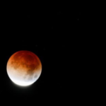 Paraná oferece bolsa de R$ 810 para cuidadores de idosos