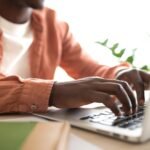 Redes sociais lideram consumo de notícias, aponta estudo